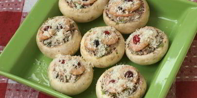 шампиньоны фаршированные с креветками и клюквой