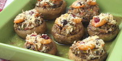 шампиньоны фаршированные с креветками и клюквой