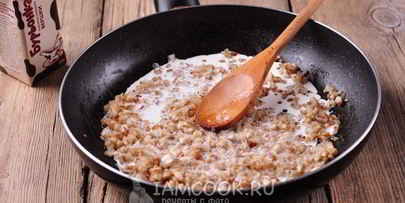 шампиньоны, фаршированные ветчиной и сыром, в духовке