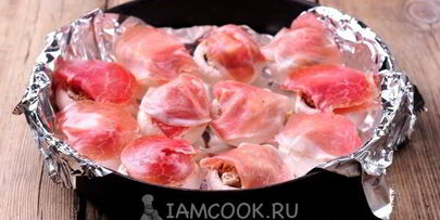 шампиньоны, фаршированные ветчиной и сыром, в духовке