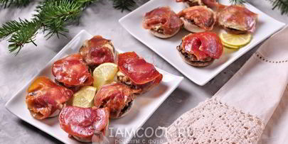 шампиньоны, фаршированные ветчиной и сыром, в духовке