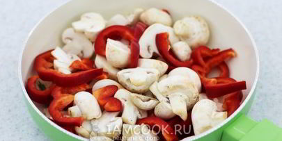 шампиньоны с болгарским перцем и пармезаном