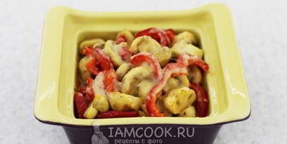 шампиньоны с болгарским перцем и пармезаном