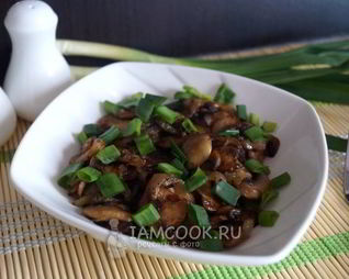 Жареные шампиньоны с луком