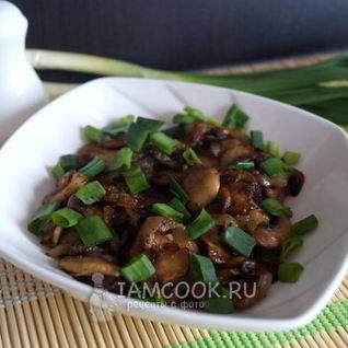 Жареные шампиньоны с луком