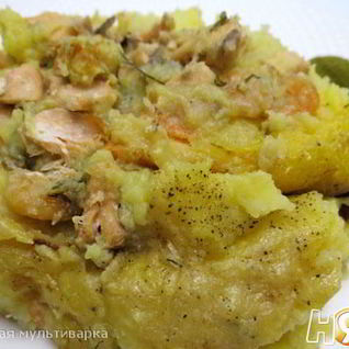 Картофельное пюре с лососем в мультиварке