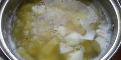 картофельное пюре с луком и куркумой