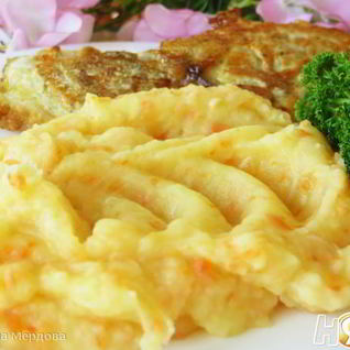 Картофельное пюре с морковью и сыром пармезан