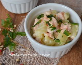 Картофельные ньокки с соусом из лосося