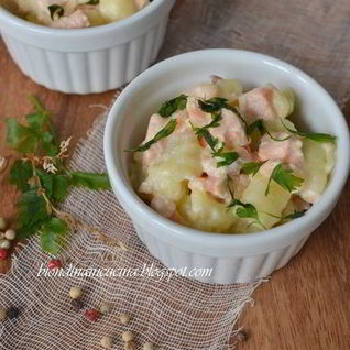 Картофельные ньокки с соусом из лосося