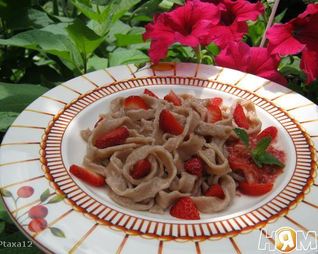 Клубничная лапша