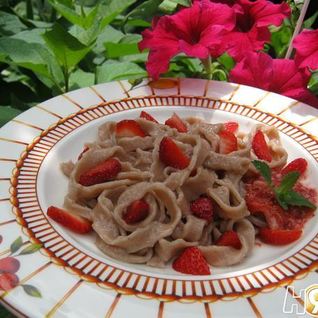 Клубничная лапша