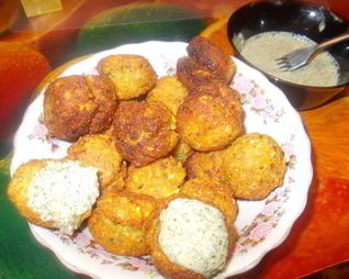 Котлеты из гороха с мятным чатни