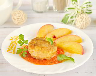Котлеты из индейки с жареными яблоками