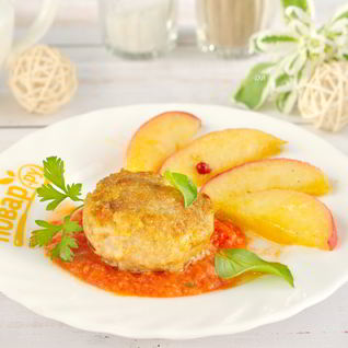 Котлеты из индейки с жареными яблоками