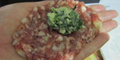 котлеты с начинкой из сыра и зелени