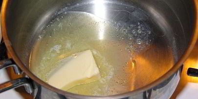 котлеты, запеченные в помидорах, под соусом бешамель