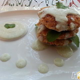 Крабовые котлеты с мятным соусом