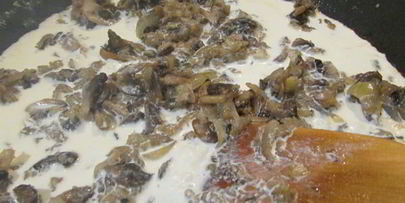 мясные котлеты под сметанным соусом