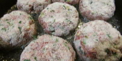 мясные котлеты под сметанным соусом