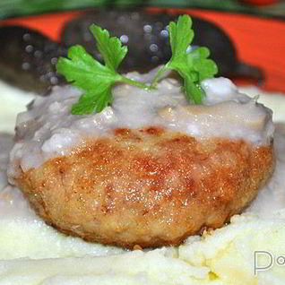 Мясные котлеты с грибами и грибным соусом