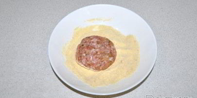 мясные котлеты с грибами и грибным соусом