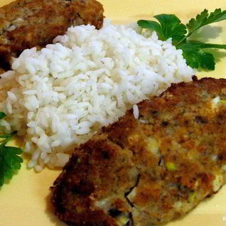 Рыбные котлеты из консервы