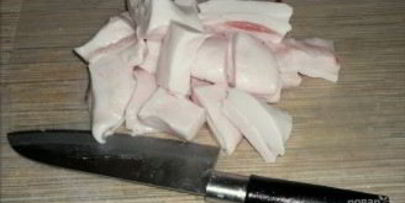 рыбные котлеты из щуки с салом