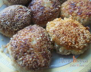 Свиные котлеты с сыром Пармезан в кунжутной панировке