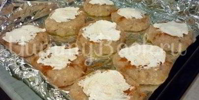 запеченные куриные котлетки под шубкой