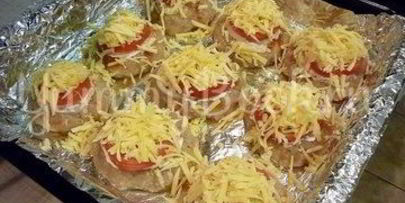 запеченные куриные котлетки под шубкой