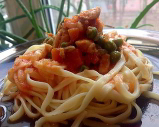 Лапша с курино-грибной подливой