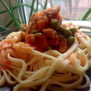 Лапша с курино-грибной подливой