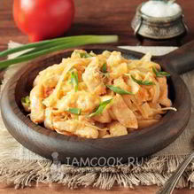 Рецепт Лапша с курицей и сыром на сковороде