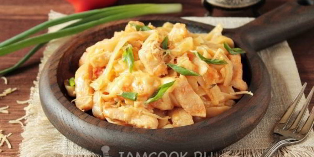 Рецепт лапша с курицей и сыром на сковороде