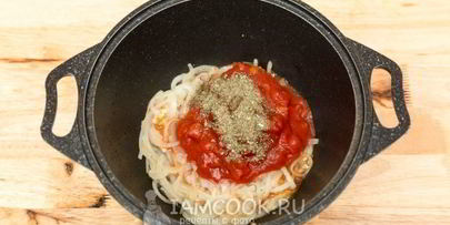 лапша с курицей в томатном соусе