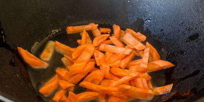 лапша с овощами и соевым соусом