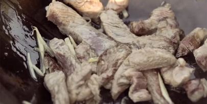 лапша с соусом терияки и овощами