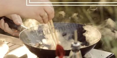 лапша с соусом терияки и овощами