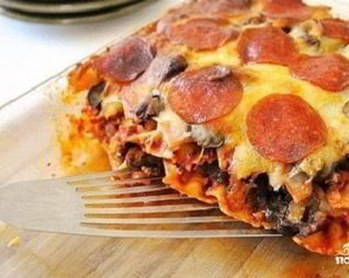 Лазанья с колбасой и сыром