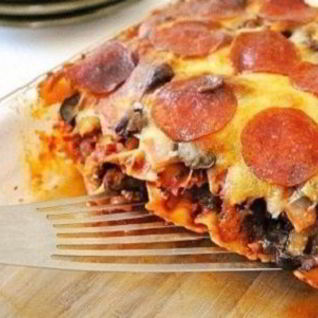 Лазанья с колбасой и сыром