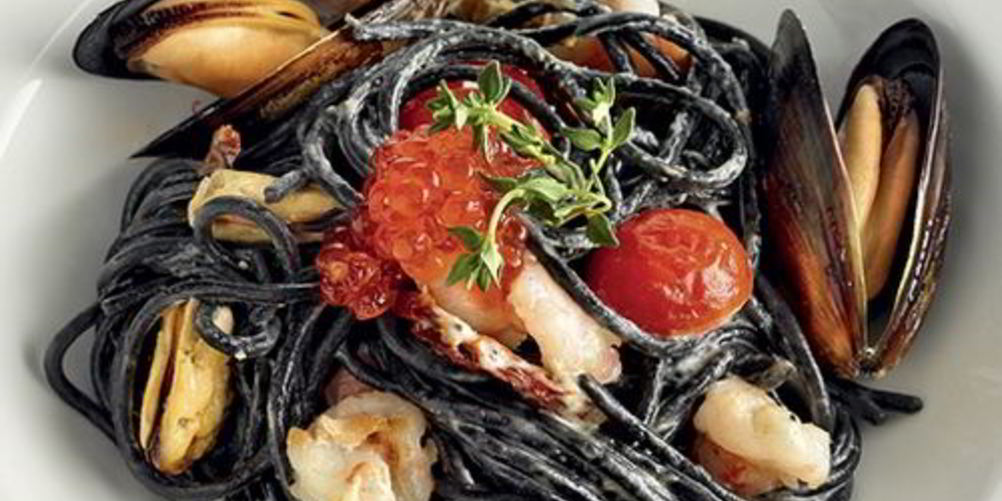 Рецепт черная паста с мидиями и овощами