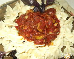 Макароны Бантики в соусе из томатов