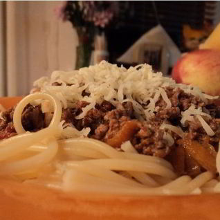 Макароны под соусом болоньезе