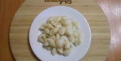 макароны под соусом