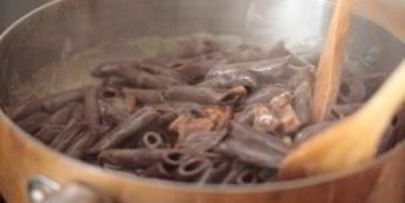 макароны с карамелью