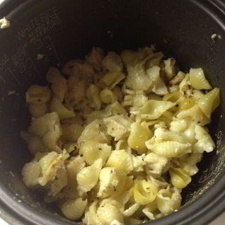 Макароны с куриными грудками в мультиварке