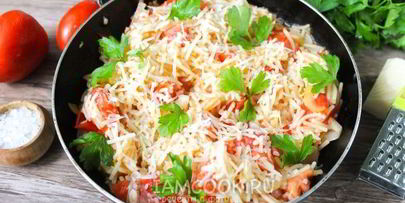 макароны с помидорами и сыром