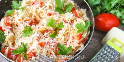 макароны с помидорами и сыром