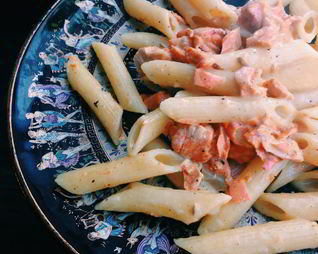 Макароны с семгой в сливочно-горчичном соусе